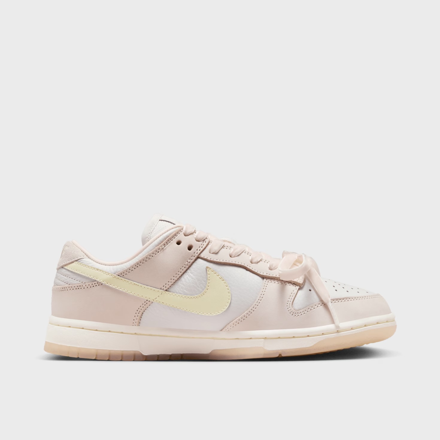 Nike WMNS Dunk Low Premium.